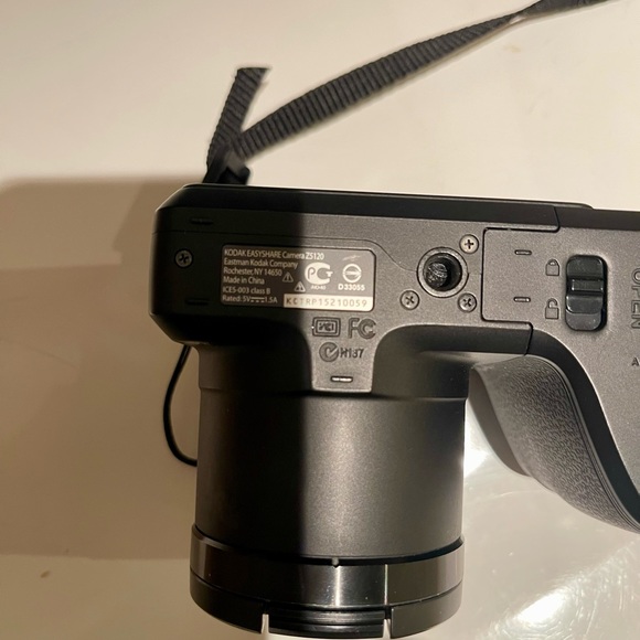 Camera - Kodak easyshare Z5120 and various other camera items, 2 lenses - Picture 2 of 12